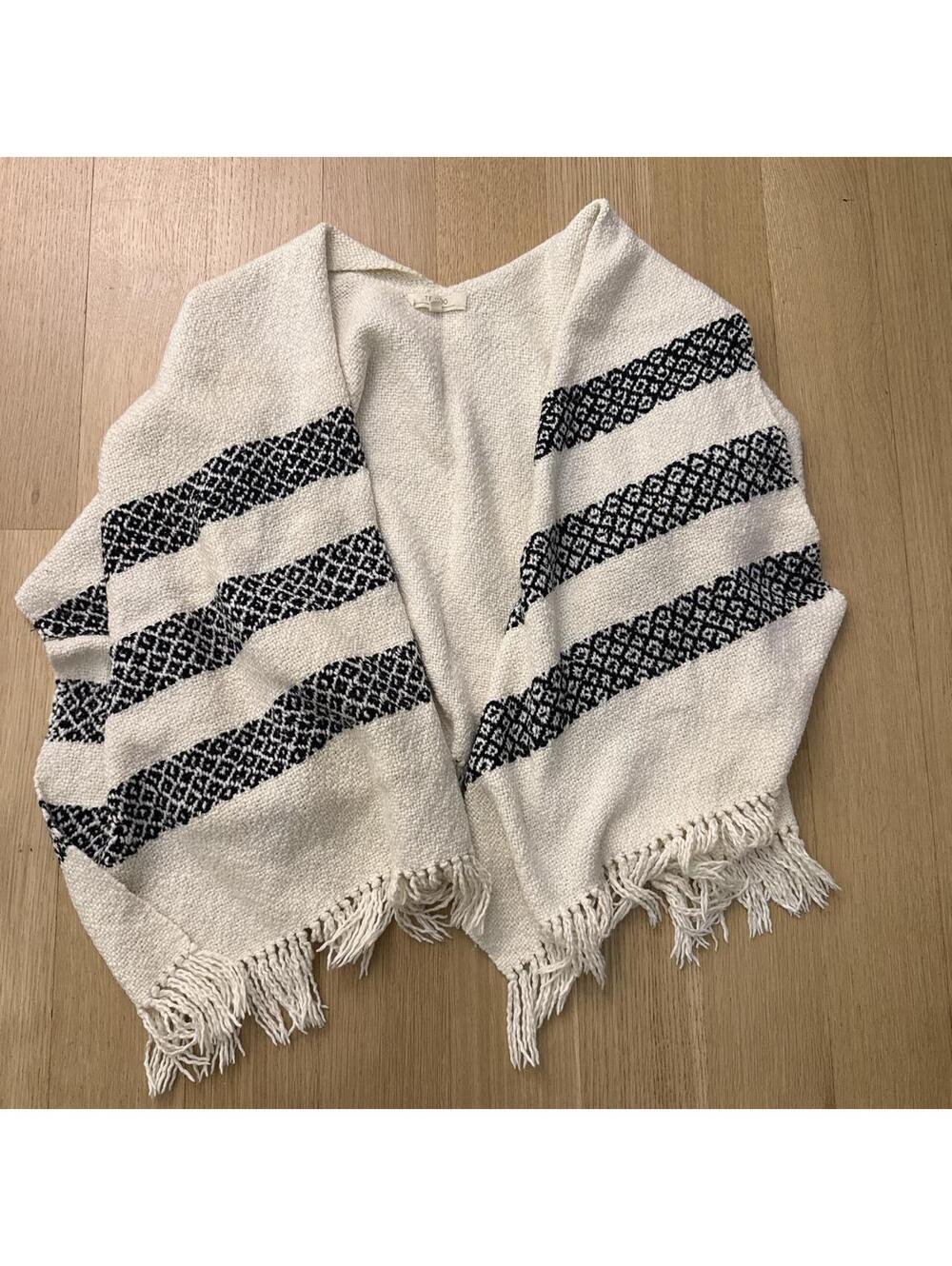 Tejido cream and black striped poncho with diamond pattern